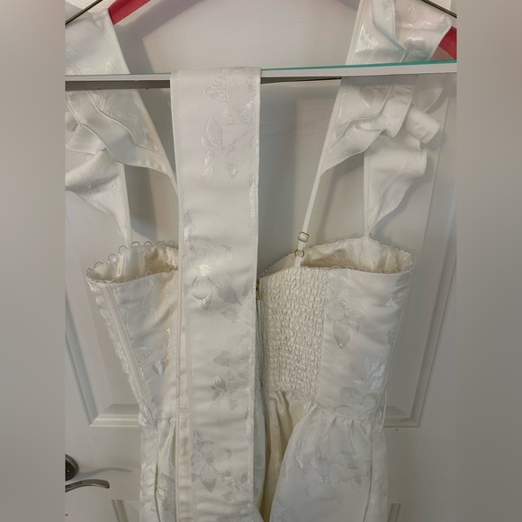 V. Chapman The Vera Dress in White Baroque Floral Size: 4 - Picture 10 of 12